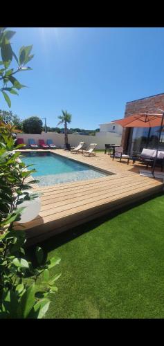Villa contemporaine avec piscine : Villas proche de Saint-Christol