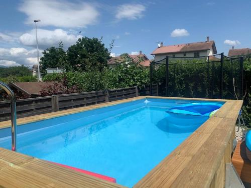 Maison avec piscine et jacuzzi : Maisons de vacances proche de Cernex