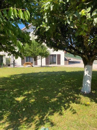 Maison chaleureuse au cœur du village Raddon : Maisons de vacances proche de La Chapelle-lès-Luxeuil