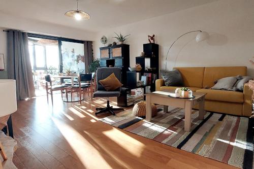 Appartement calme, 2 chambres, loggia vue jardin,20 mn des plages, Challans centre : Appartements proche de La Garnache