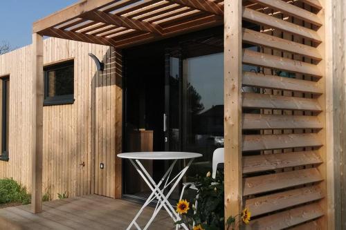 Studio bois Le Colibri à Chambley : Maisons de vacances proche de Harville