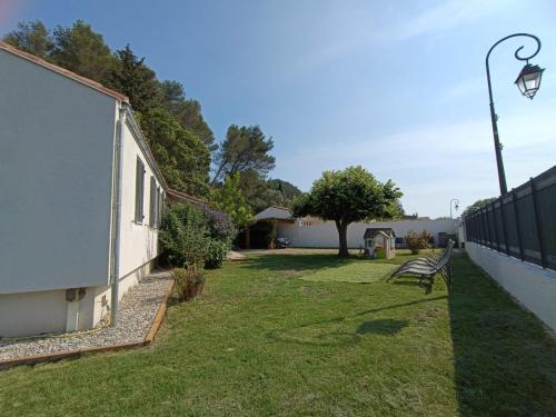 Villa familiale entre Provence et Camargue. : Maisons de vacances proche d'Aramon