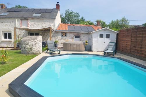 Maison avec piscine et jaccuzzi : Maisons de vacances proche de Saint-Jean-de-Boiseau