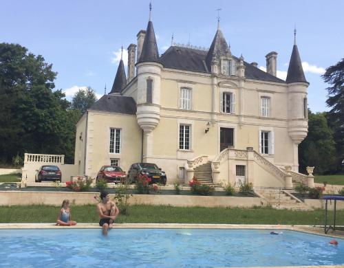 Chateau de la Brillere : Maisons de vacances proche de Saint-Laurent-de-Jourdes