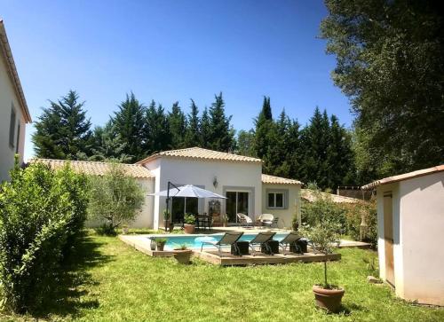 Jolie villa, piscine au pied de la Sainte Victoire , situation idéale. : Villas proche de Saint-Antonin-sur-Bayon