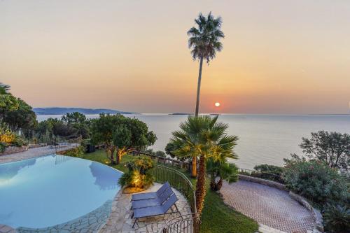 Luxurious Villa With Sea View - Villa Oneiro : Villas proche de Théoule-sur-Mer