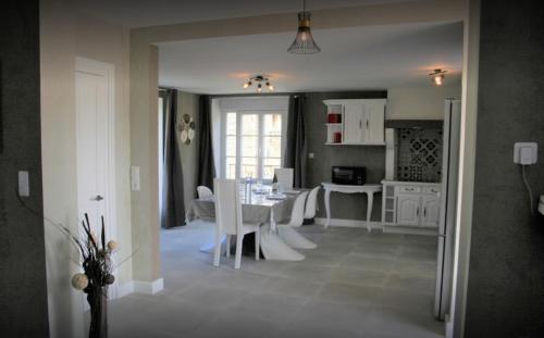 Maison tout confort pour 4 à 6 dans village paisible : Maisons de vacances proche d'Asnières-en-Montagne