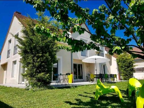 Grande Maison avec jardin et terrasse privés, ultra équipée pour grand groupe : Maisons de vacances proche de Noiron-sous-Gevrey