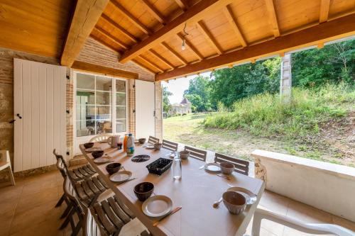 La maison dans la nature - Cadre exceptionnel au bord de cours deau : Maisons de vacances proche de Laugnac