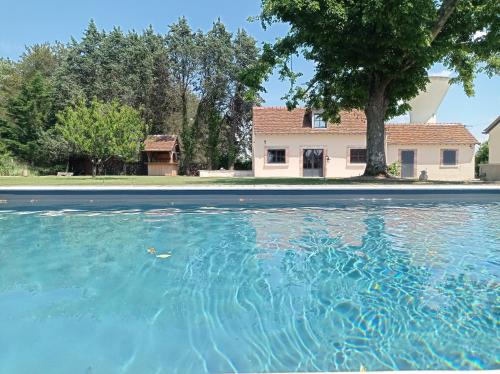 Charmante maison familiale avec piscine : Maisons de vacances proche de Fontaines-en-Sologne