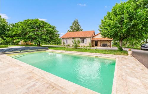 Amazing Home In Souillac With Outdoor Swimming Pool, Wifi And 3 Bedrooms : Maisons de vacances proche de Peyrillac-et-Millac