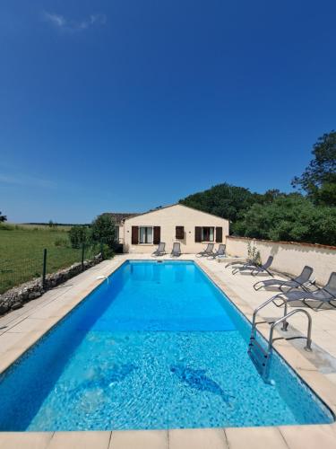 Villa with private pool- Petite Hirondelles : Villas proche de Saint-Martin-de-Juillers