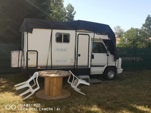 chambre en camping car : Campings proche de Le Perrier