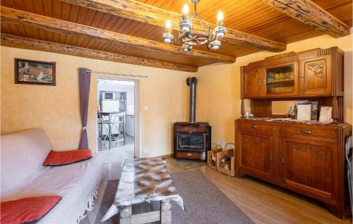 Awesome home in Natzwiller with 2 Bedrooms and WiFi : Maisons de vacances proche de Barembach