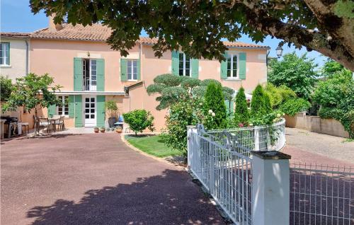 Nice Apartment In La Role With Wifi And 2 Bedrooms : Appartements proche de Roquebrune