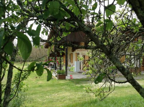 L'écrin - Chambres d'hôtes au calme et au vert : B&B / Chambres d'hotes proche de Sainte-Gemme-Martaillac