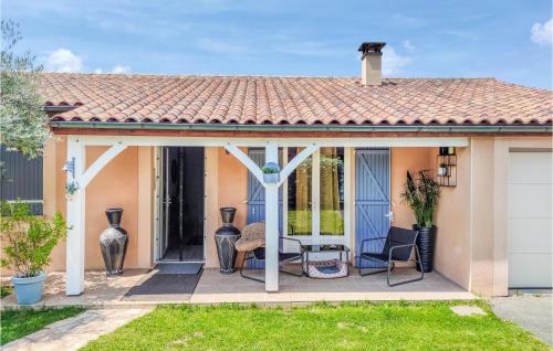 Amazing Home In Lachapelle-auzac With Outdoor Swimming Pool, Wifi And 2 Bedrooms : Maisons de vacances proche de Cuzance