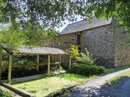 Breton stone cottage with a garden near the river : Maisons de vacances proche de Saint-Hélen
