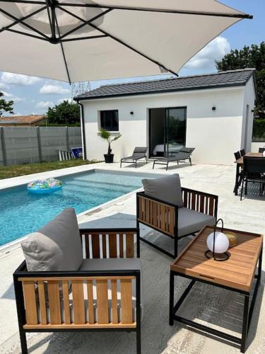 Studio Isana - avec piscine : Maisons de vacances proche d'Ambarès-et-Lagrave