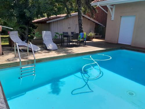 Maison avec piscine : Maisons de vacances proche de Castelnau-de-Médoc