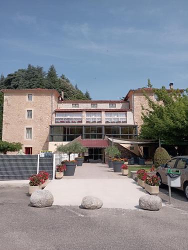 Logis Hotel Restaurant Mas de la Prairie : Hotels proche de Roquedur