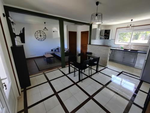 Studio spacieux tout équipé avec jardin : Appartements proche de Coulanges-lès-Nevers
