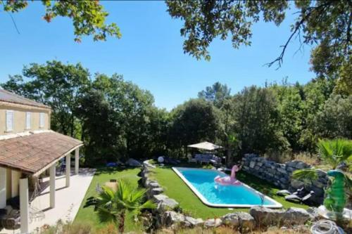 Maison 7 chambres avec piscine entre Montpellier et Nimes : Maisons de vacances proche de Quissac