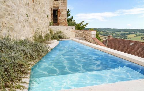 Awesome Home In Lauzerte With Outdoor Swimming Pool, Wifi And 3 Bedrooms : Maisons de vacances proche de Belvèze