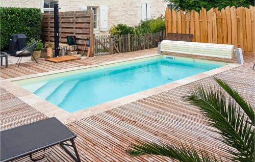 Stunning Home In Saint-just-luzac With Wifi, 2 Bedrooms And Outdoor Swimming Pool : Maisons de vacances proche de Saint-Just-Luzac