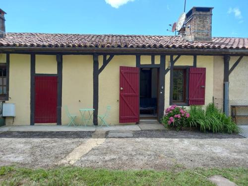 Maison dans village de UZA 6P : Maisons de vacances proche de Lévignacq