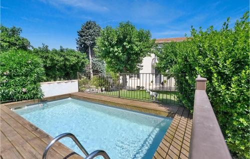 Nice home in Vallabrgues with 3 Bedrooms, WiFi and Outdoor swimming pool : Maisons de vacances proche de Vallabrègues