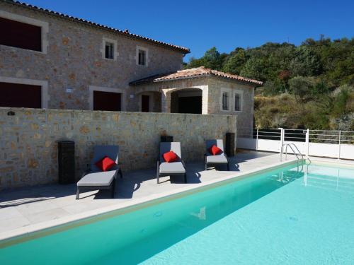 Magnificent Villa in Saint Ambroix with Private Pool : Villas proche de Les Mages