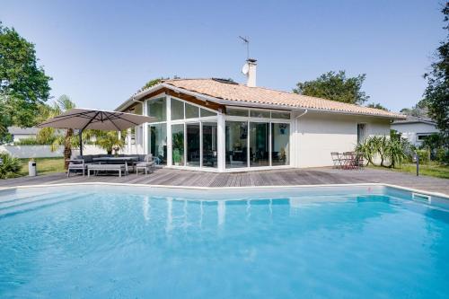 La Perle de Caychac - Belle maison avec piscine : Maisons de vacances proche de Le Pian-Médoc
