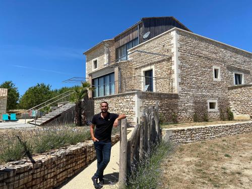 Mas Piralet Ardèche en pierre piscine 6*12 pool house équipé : Villas proche de Le Garn