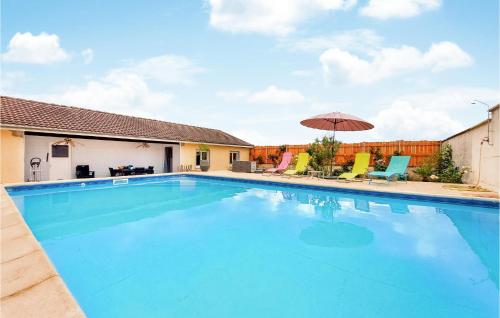 Nice Home In Vitry-en-charollais With Outdoor Swimming Pool, Wifi And Heated Swimming Pool : Maisons de vacances proche de Varenne-Saint-Germain