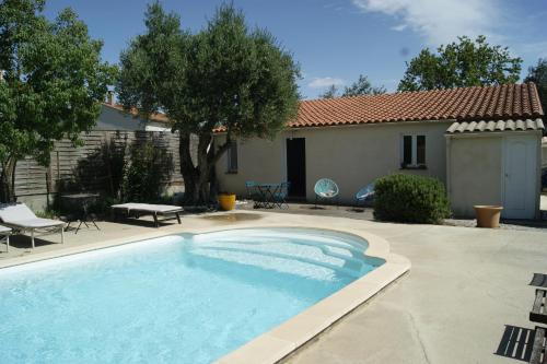 Studio avec piscine : Appartements proche de Caixas