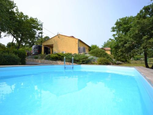 Alluring Holiday Home in Largenti re with Pool : Maisons de vacances proche de Chassiers