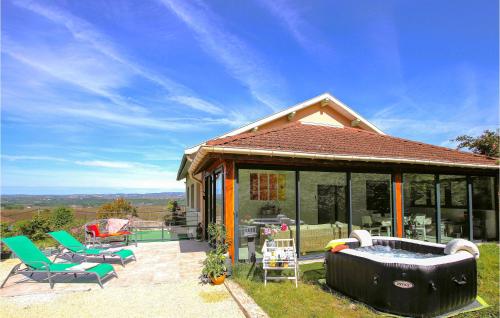 Awesome Home In Unknown With Wifi And 2 Bedrooms : Maisons de vacances proche de Bessins