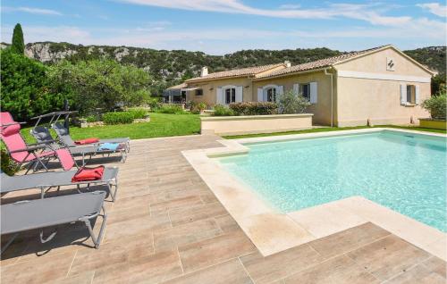 Beautiful Home In Rochefort-du-gard With Wifi, Private Swimming Pool And 3 Bedrooms : Maisons de vacances proche de Rochefort-du-Gard