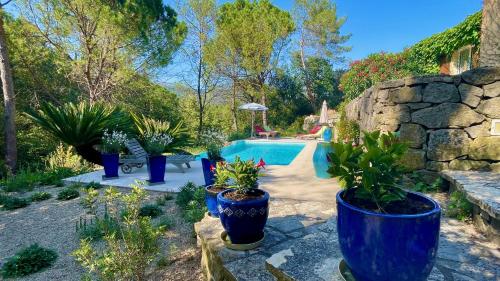 Azur Blue Villa; Rural Peace with private pool : Maisons de vacances proche de Peymeinade