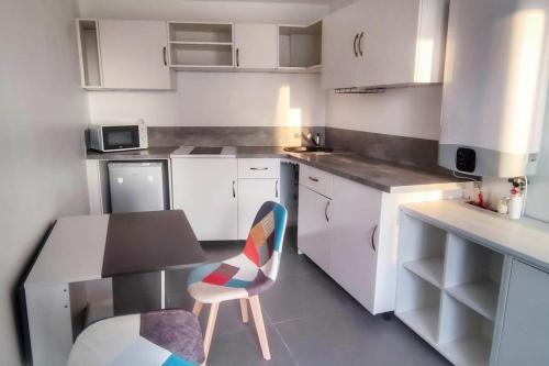 Gîte composé d'1 chambre et d'un salon-cuisine ouverte - 5 min plage : Appartements proche de Bénouville