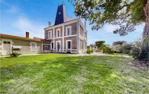 Stunning Home In taules With Wifi And 5 Bedrooms : Maisons de vacances proche d'Étaules