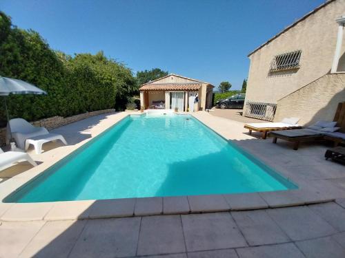 Jolie maison provençale. : Maisons de vacances proche de Saint-Estève-Janson