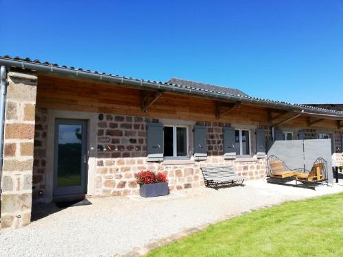 Maison de 3 chambres avec piscine partagee jardin clos et wifi a Nauviale : Maisons de vacances proche de Marcillac-Vallon