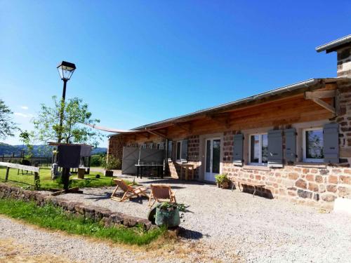Maison de 2 chambres avec piscine partagee jardin clos et wifi a Nauviale : Maisons de vacances proche de Marcillac-Vallon