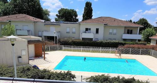 Logement entier au milieu des vignes avec piscine : Appartements proche de Saint-Laurent-d'Arce