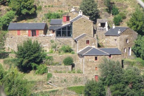 Maison, hameau entier avec piscine : Villas proche de Saint-Martin-de-Lansuscle