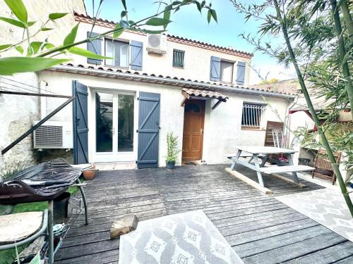 Maison T3 climatisée avec terrasse au cœur de Gallargues-le-Montueux : Maisons de vacances proche d'Aubais