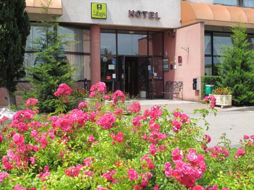 Logis Lyon Est Porte de l'Ain : Hotels proche de Thil