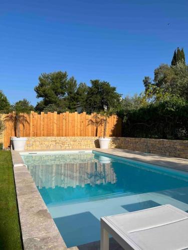 Belle villa typique du sud avec grande piscine : Villas proche de Saint-Vincent-de-Barbeyrargues